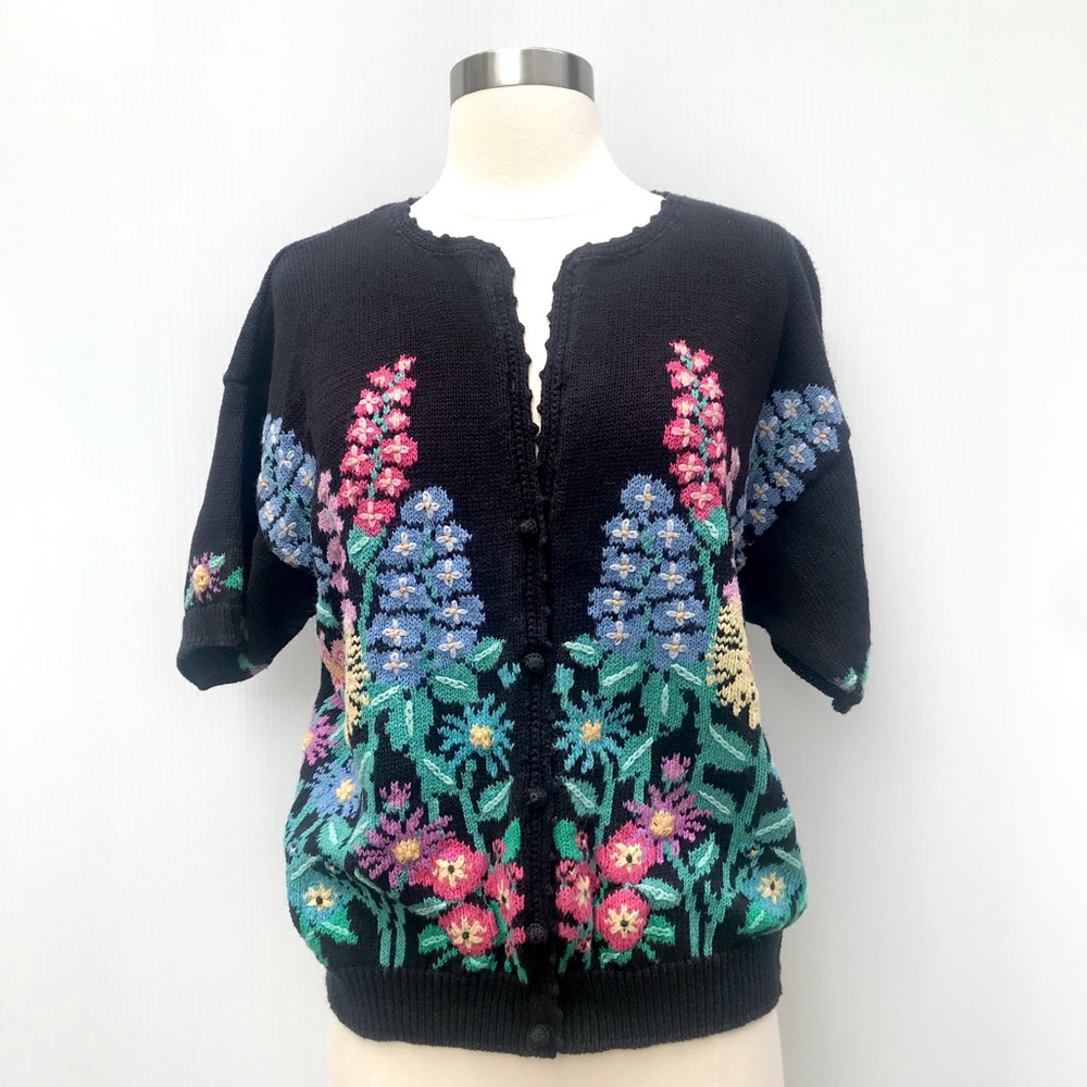 Vintage 80’s black flower garden knit cardigan sweater